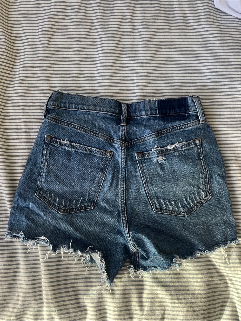 Abercrombie & Fitch 4” Mom Short - Picture 3 of 3